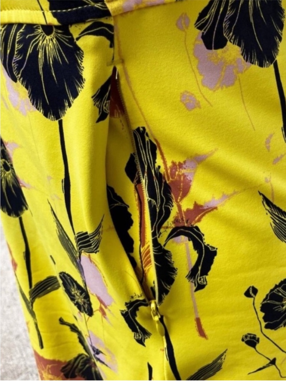 Title Nine Freelance Dress
Yellow Anemone Floral
Athletic Mini
Stretch Size S - Picture 10 of 10